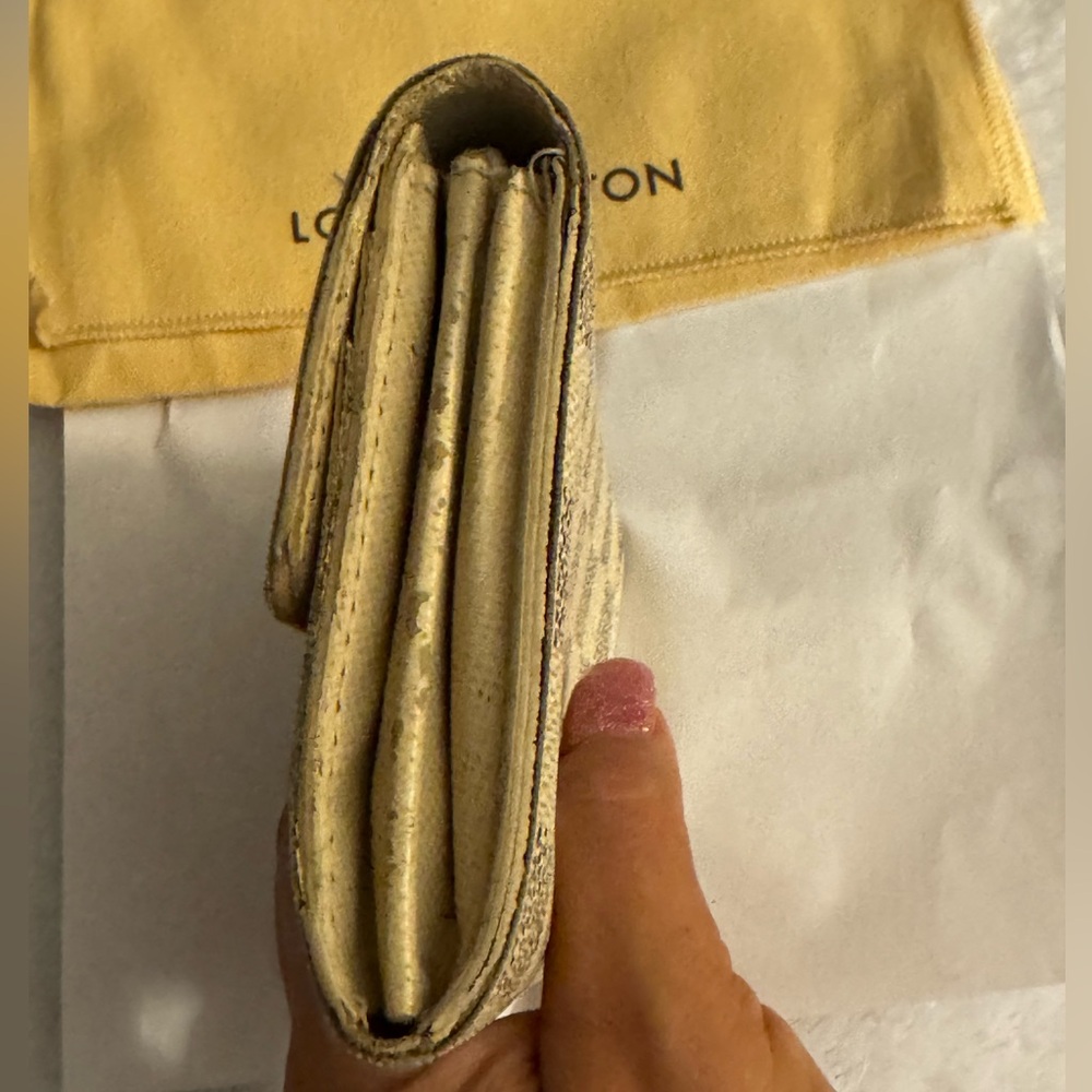 Louis Vuitton Damier azure wallet and dust bag has call outs - Picture 9 of 16